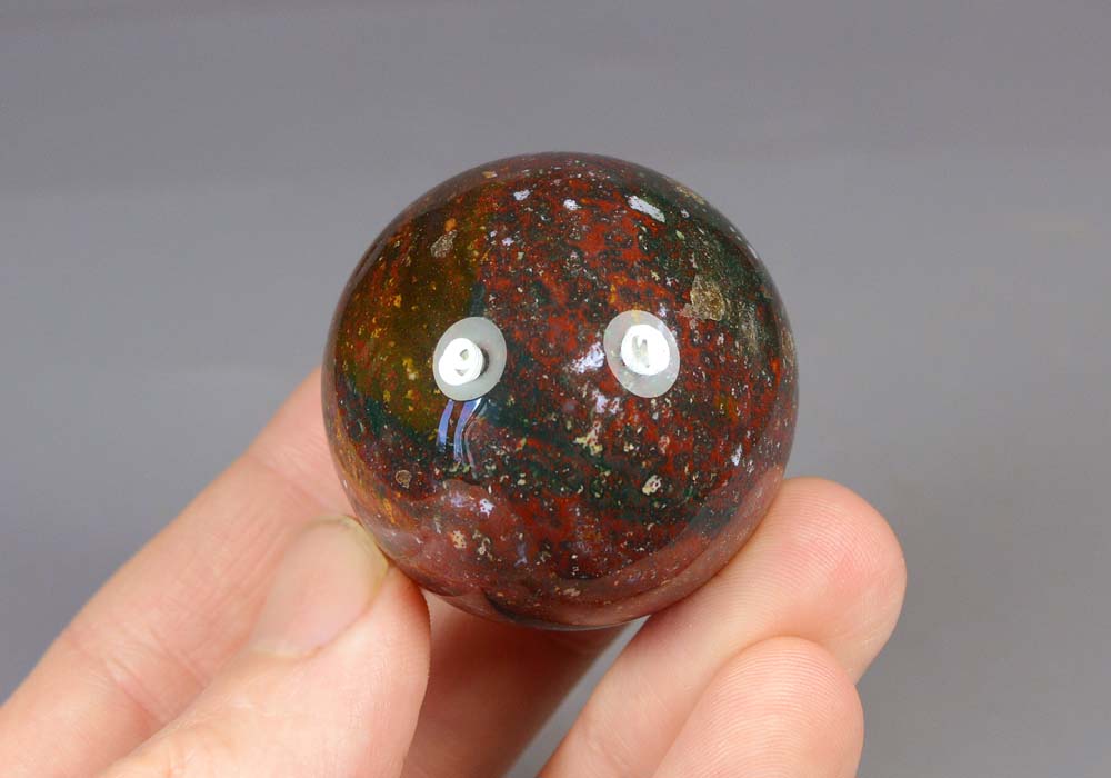 Шар из океанической яшмы 40,4 мм 90,67 - вид сбоку
