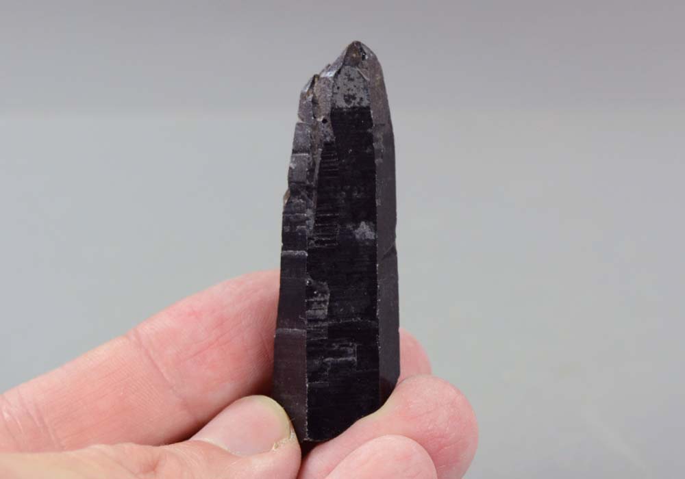 Морион, кристалл 22,36 - вид сбоку