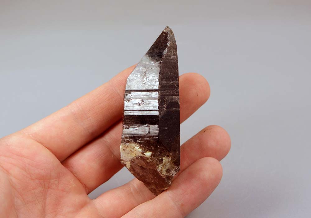 Морион, кристалл 76,17 - вид сбоку