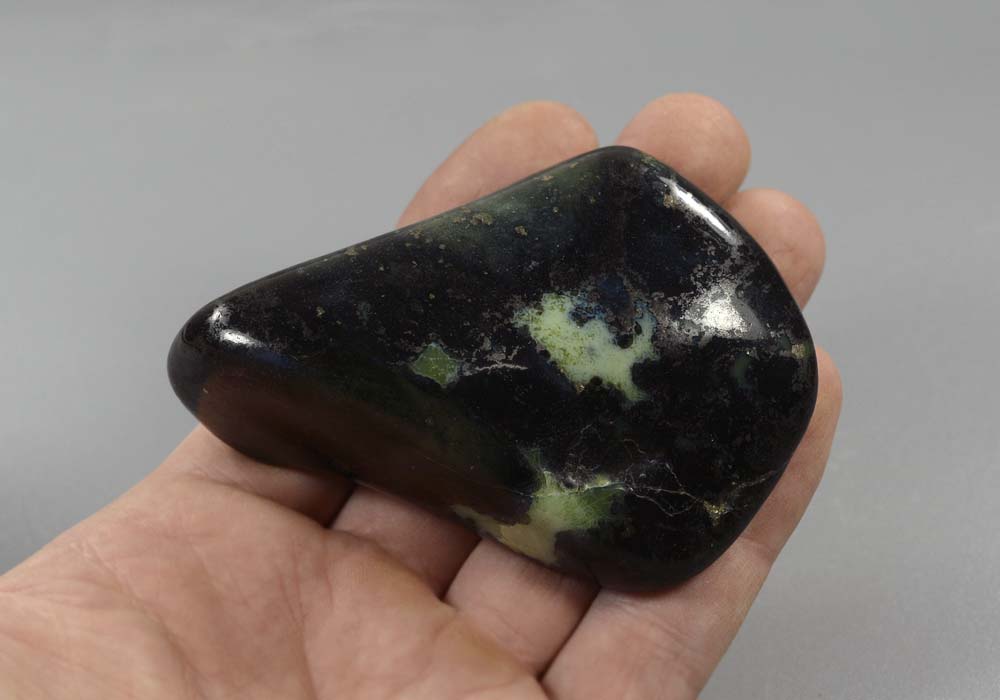 Хантигирит, полированная галька 182,9 - купить