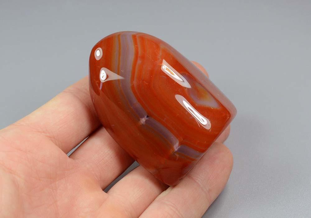 Сердолик, полированный камень 141,58 - вид сбоку