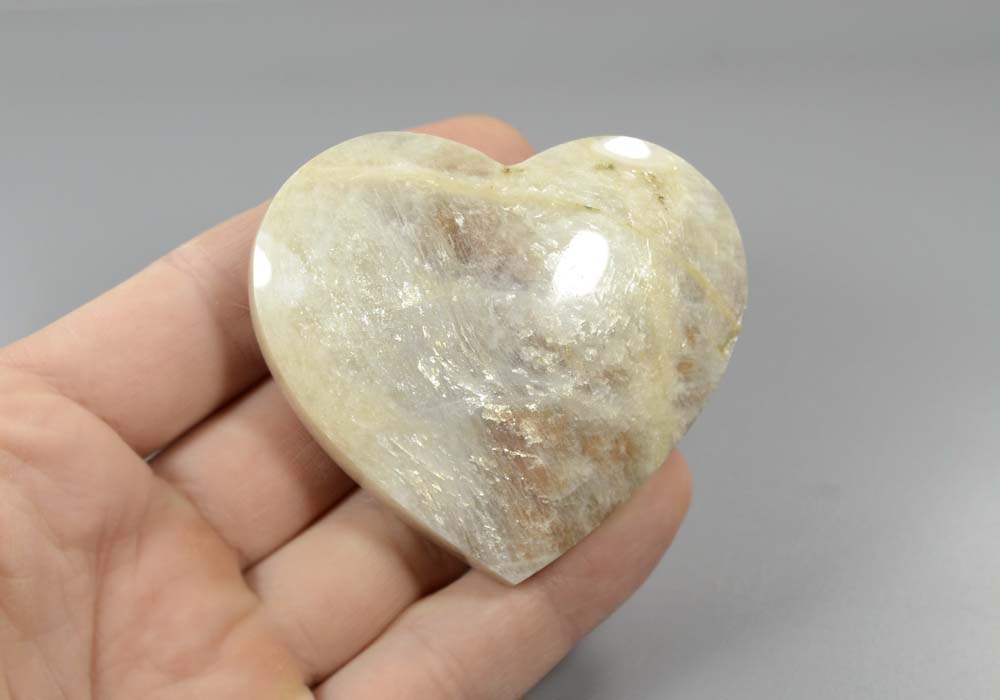 Сердце из лунного камня с солнечным 106,82 - купить
