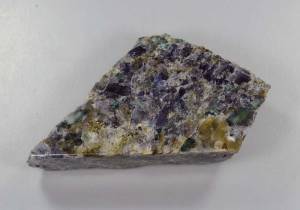 Кордиерит с турмалином, полированный срез 185,87