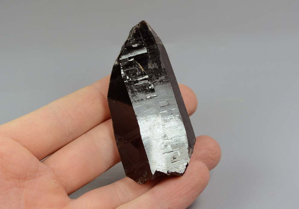 Морион, кристалл 86,05 - вид сбоку