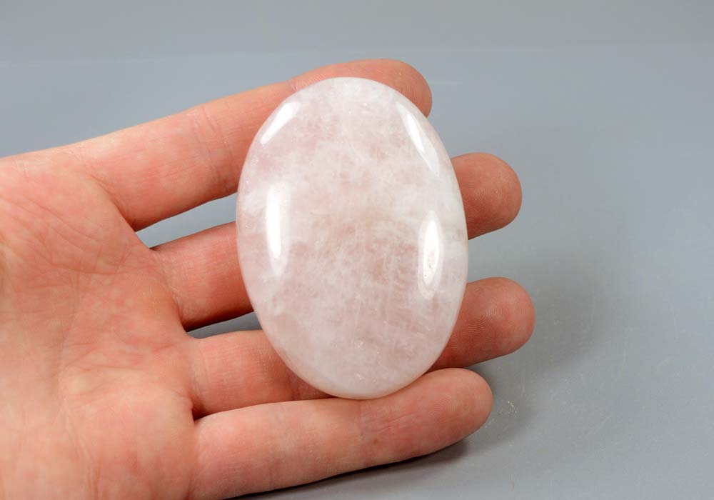 Розовый кварц, полированная галька 111,94 - купить
