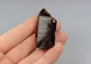 Морион, кристалл 35,38 - вид сбоку