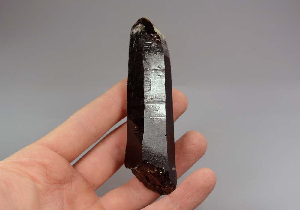 Морион, кристалл 107,42 - вид сбоку
