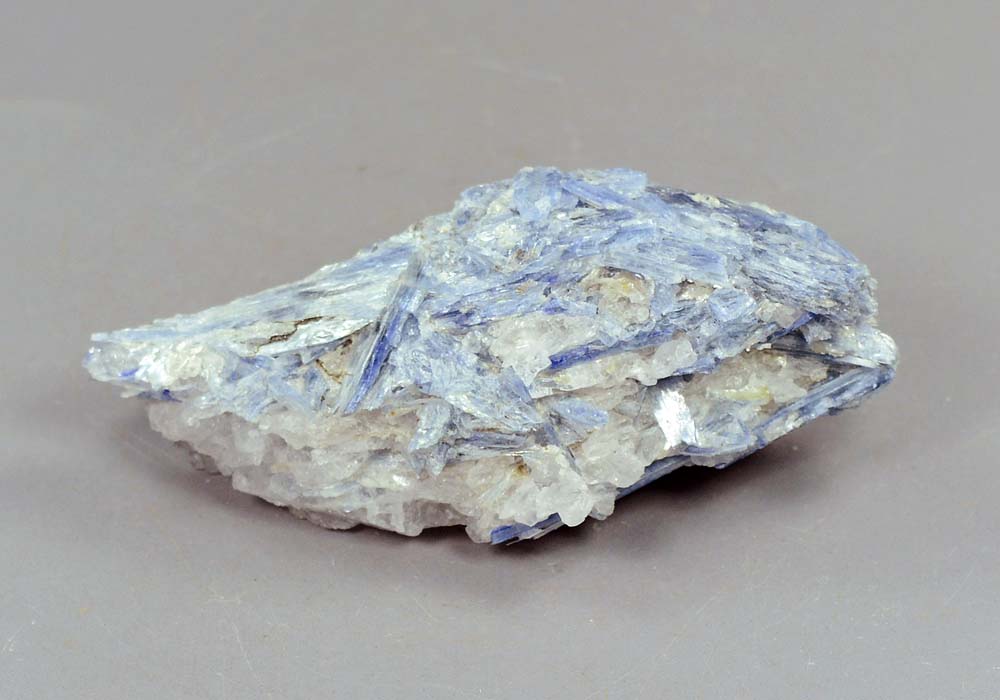 Кианит синий 63,49 - стоимость