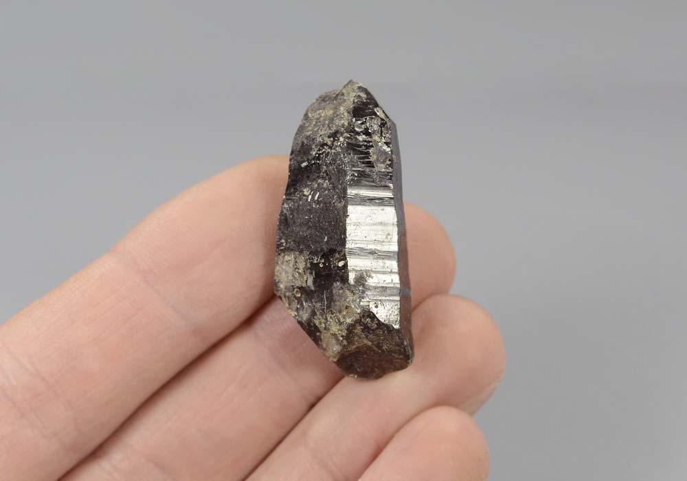 Морион кристалл 12,73 - вид сбоку