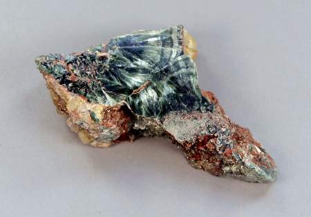 Серафинит с кальцитом, полированный срез 61,84