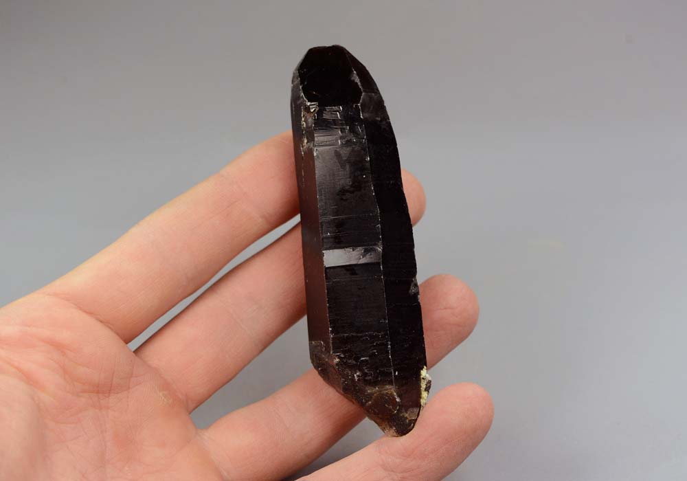 Морион, кристалл 83,76 - вид сбоку