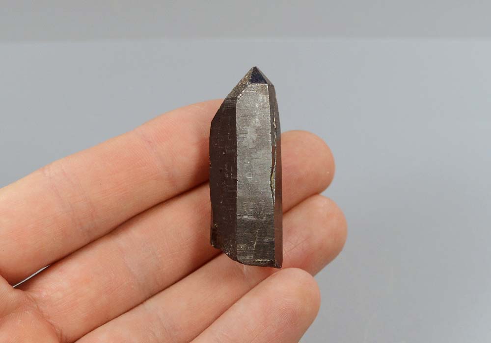 Морион, кристалл 16,77 - вид сбоку