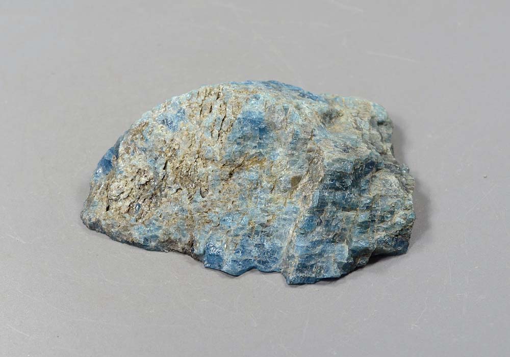 Апатит, полированный срез 82,76 - вид сбоку