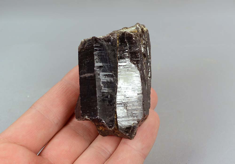 Морион, обломок кристалла 114,99 - вид сбоку
