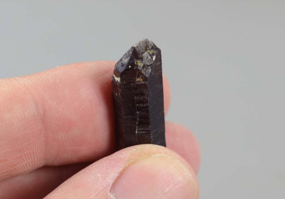 Морион, кристалл вторичной формации 7,27 - вид сбоку