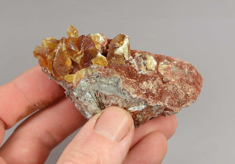 Серафинит с кальцитом, полированный срез 105,28 - натуральный камень