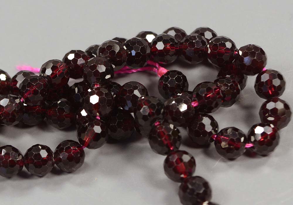 Бусины из альмандина, шар с огранкой 5,5 мм - где купить