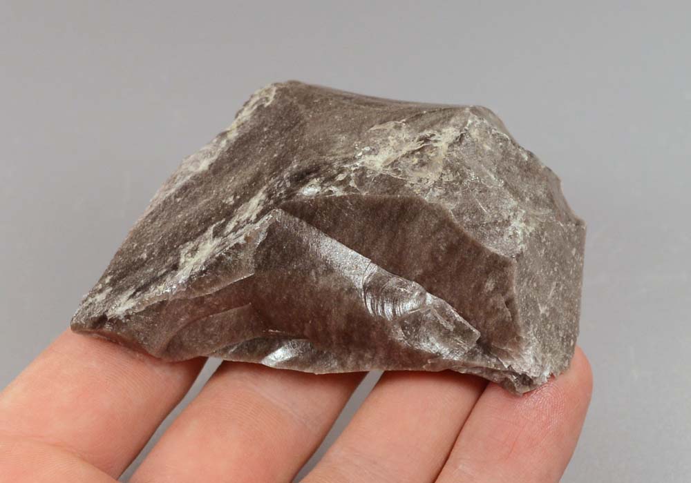 Обсидиан серебристый, необработанный 72 - вид сбоку