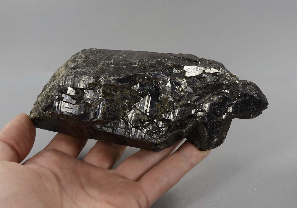 Морион, кристалл вторичной формации 662 - вид сбоку